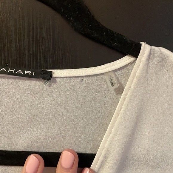 Tahari blouse - Picture 4 of 4